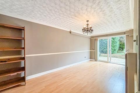1 Hampton Court, Hockley, SS5 4XE