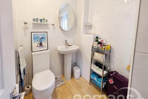 60 Beaconsfield Way, Earley, Reading, RG6 5UX
