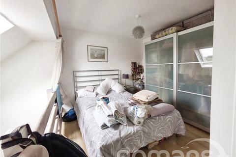 60 Beaconsfield Way, Earley, Reading, RG6 5UX