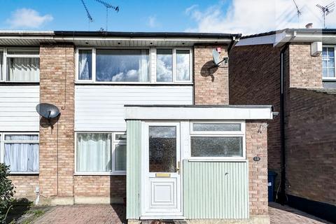 3 bedroom semi-detached house to rent, Weir Farm Road, Rayleigh