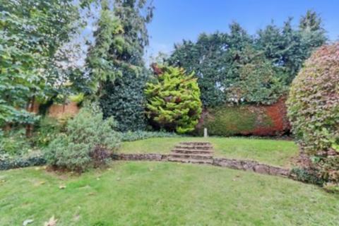 4 bedroom detached house to rent, Brighton Road, Purley