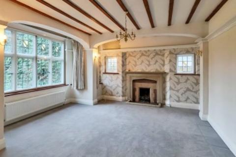 4 bedroom detached house to rent, Brighton Road, Purley