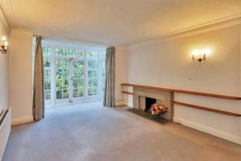 4 bedroom detached house to rent, Brighton Road, Purley