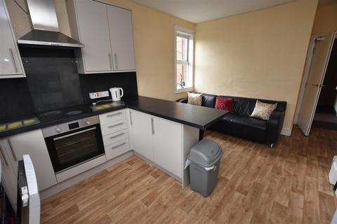 4 bedroom flat to rent, Station Road, Birmingham B17