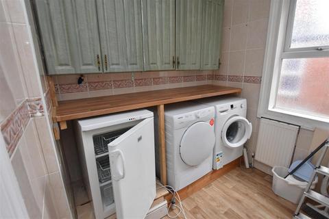 4 bedroom flat to rent, Station Road, Birmingham B17