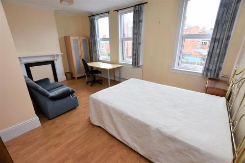 4 bedroom apartment to rent, Station Road, Birmingham B17