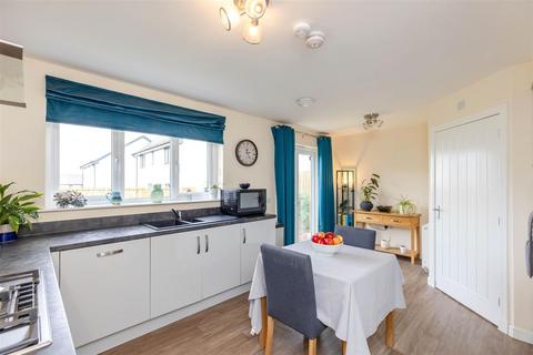 4 bedroom house for sale, West Kip Walk, Murieston, Livingston