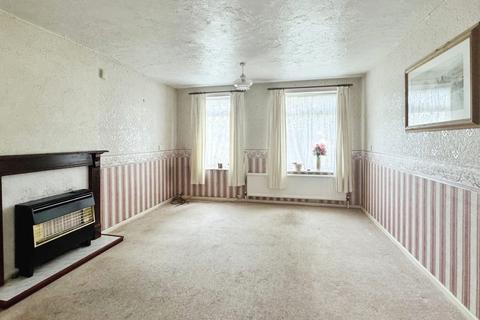 2 bedroom ground floor flat for sale, Coal Hill Green, Leeds LS13