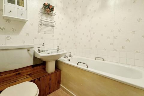 2 bedroom ground floor flat for sale, Coal Hill Green, Leeds LS13