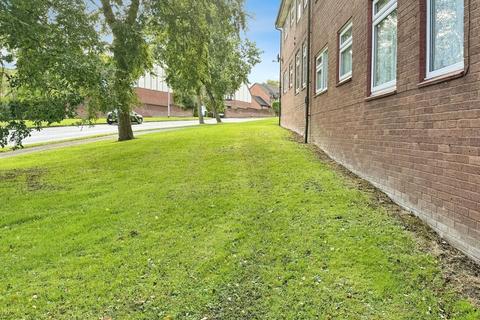 2 bedroom ground floor flat for sale, Coal Hill Green, Leeds LS13