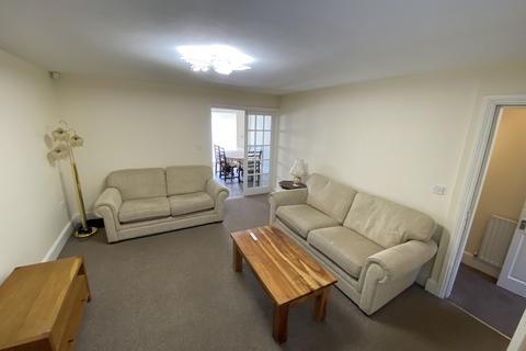 3 bedroom terraced house to rent, Fairfalls Tce