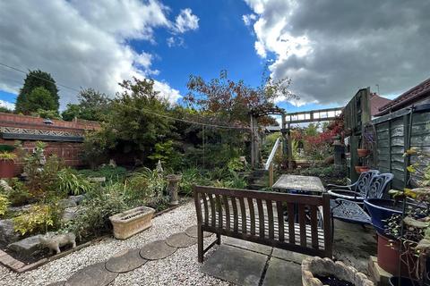 3 bedroom semi-detached house for sale, Stourbridge Road, Halesowen