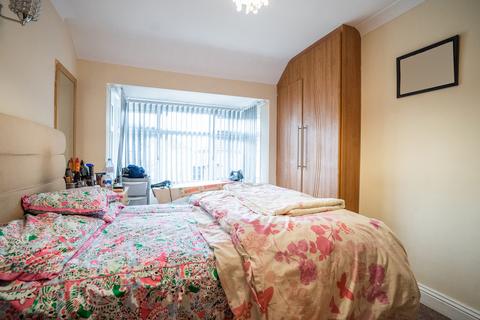 4 bedroom semi-detached house for sale, Springwell Road, Hounslow