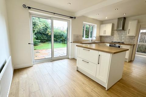 4 bedroom detached house for sale, Elm Drive, Brackley