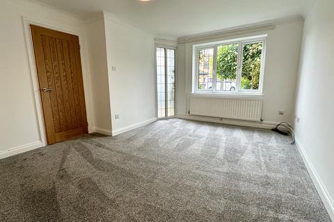 7 Elm Drive, Brackley, NN13 6ES