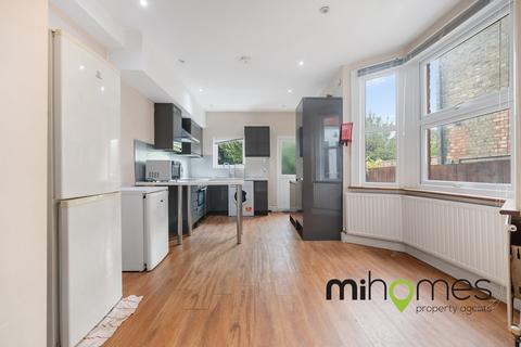 3 bedroom terraced house for sale, Willingdon Road, N22