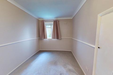 2 bedroom ground floor flat to rent, Ashburton Road, Croydon CR0