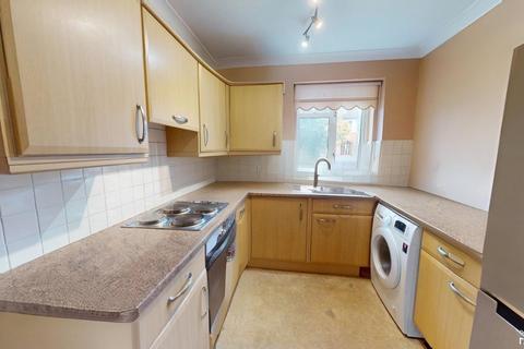 2 bedroom ground floor flat to rent, Ashburton Road, Croydon CR0