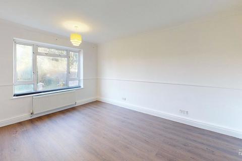 2 bedroom ground floor flat to rent, Ashburton Road, Croydon CR0