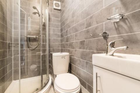 3 bedroom flat to rent, High Street, London E17