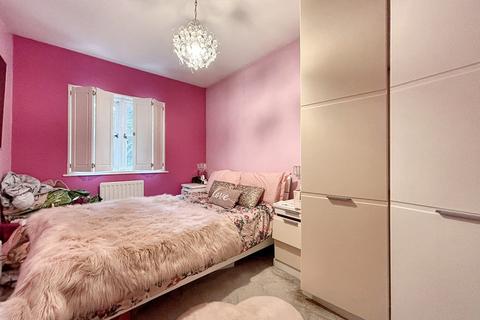 3 Gemmell Close, Purley, CR8 4HP