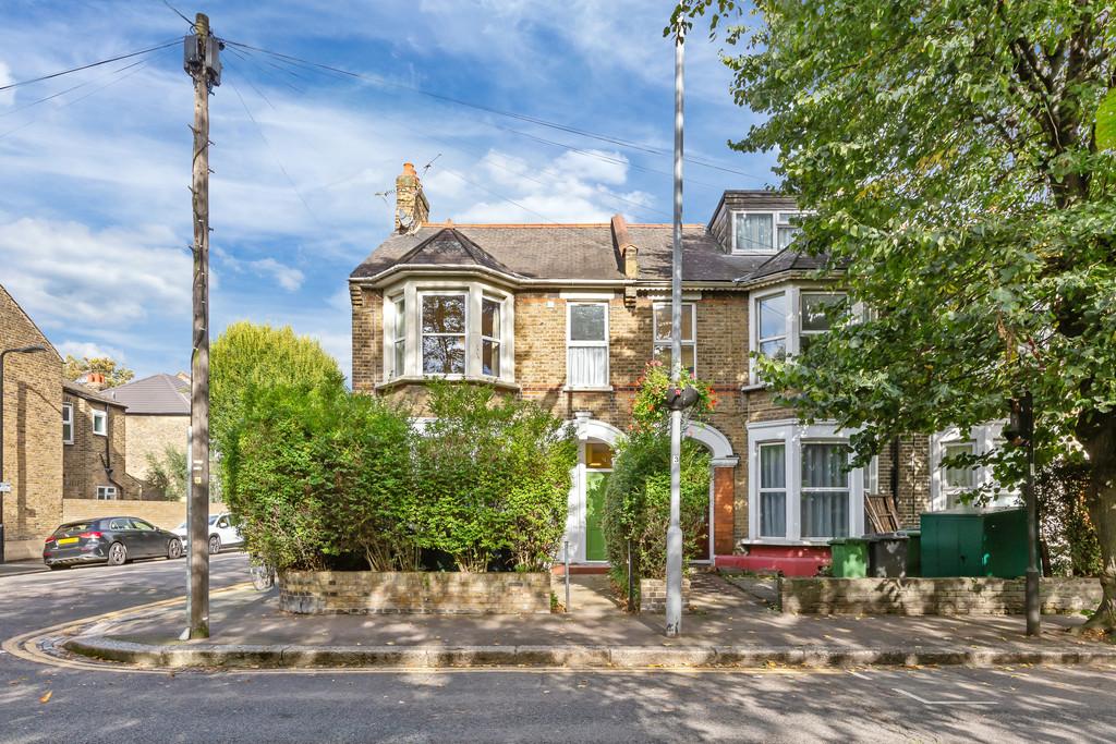Francis Road, Leyton 3 bed terraced house to rent £2,750 pcm (£635 pw)