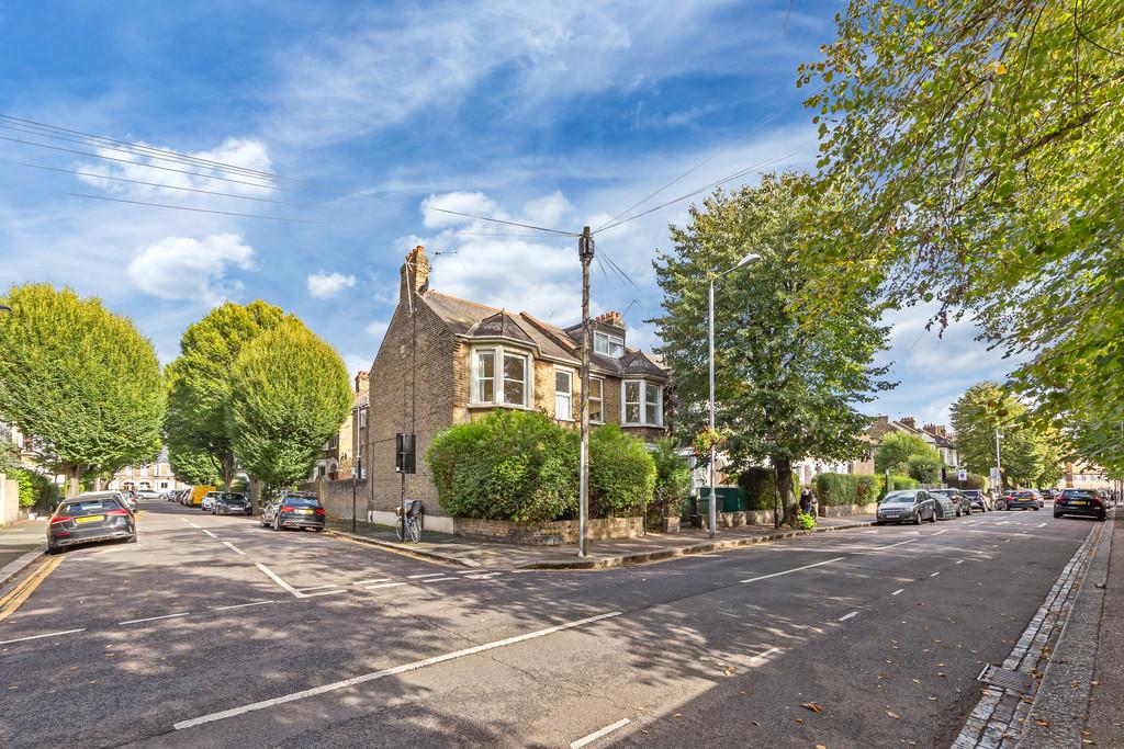 Francis Road, Leyton 3 bed terraced house to rent £2,750 pcm (£635 pw)