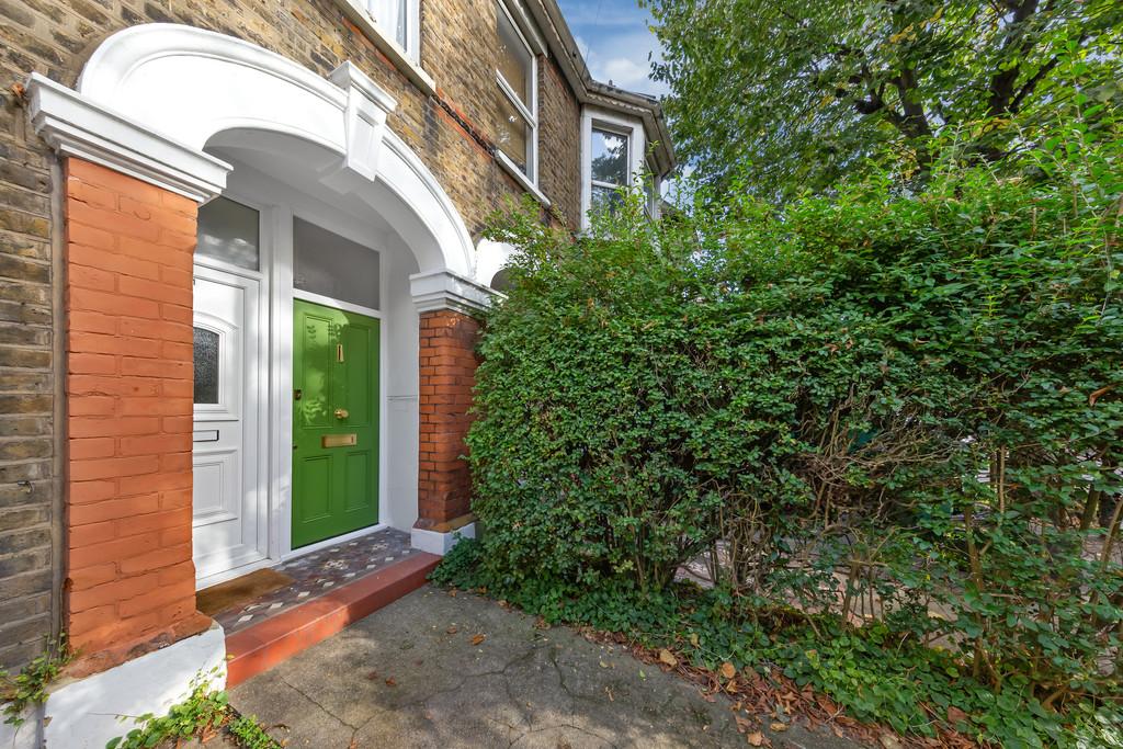 Francis Road, Leyton 3 bed terraced house to rent £2,750 pcm (£635 pw)