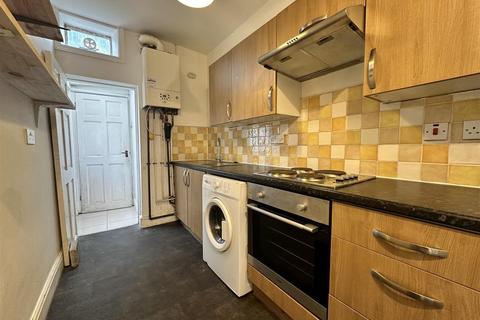 4 bedroom terraced house to rent, Ridgeway Parade, Bristol