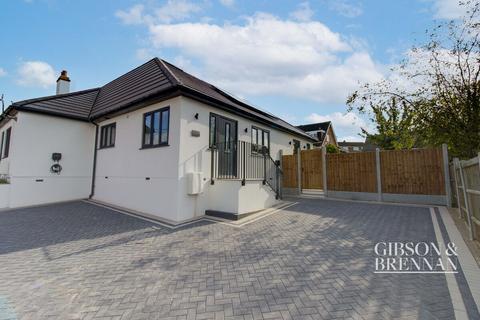 2 bedroom bungalow to rent, Rectory Gardens, Basildon, SS13