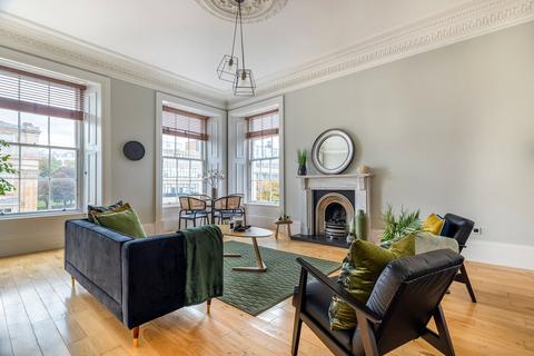 2/2, 1 Fitzroy Place, Glasgow, G3 7RH