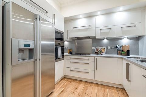 2/2, 1 Fitzroy Place, Glasgow, G3 7RH