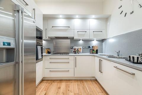 2/2, 1 Fitzroy Place, Glasgow, G3 7RH