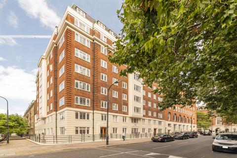 Studio for sale, Tavistock Court, Tavistock Square, London