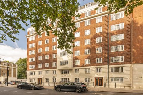 Studio for sale, Tavistock Court, Tavistock Square, London