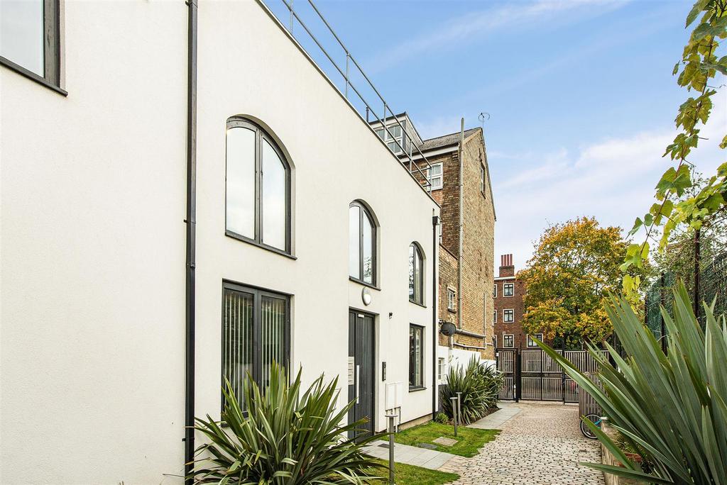 31758 davies and davies 21 fonthill mews 12 lo.jpg