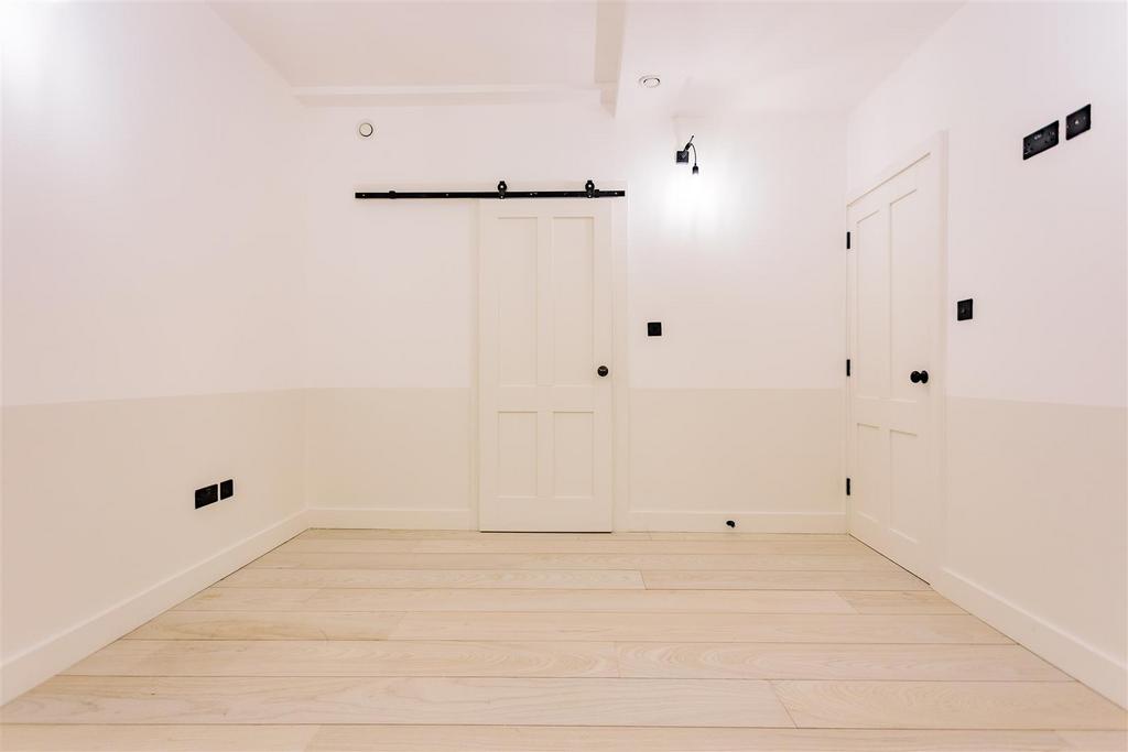 MB number 19 fonthill mews 26.jpg