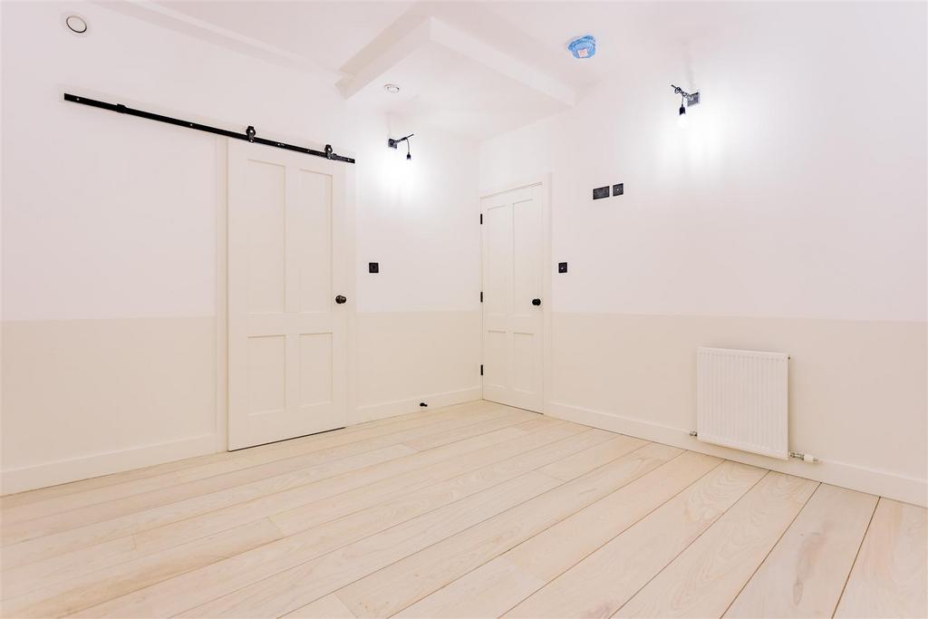 MB number 19 fonthill mews 27.jpg