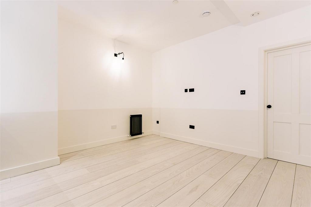 MB number 19 fonthill mews 08.jpg