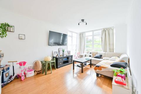 2 bedroom flat to rent, Eleanor Close, Canada Water, London, SE16