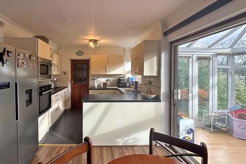 3 bedroom link detached house for sale, Stonehouse Avenue, Willenhall