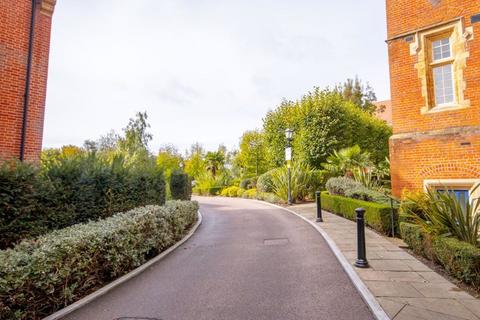 1 bedroom apartment for sale, The Galleries, Warley, Brentwood CM14