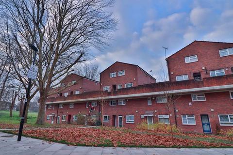 2 bedroom maisonette for sale, Priors Field, Northolt