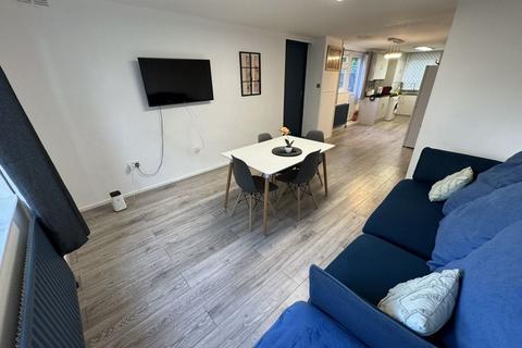 22 Priors Field, Northolt, UB5 5SG