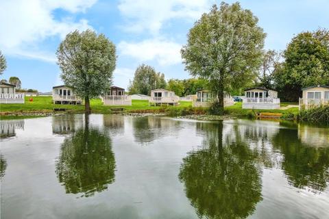 3 bedroom park home for sale, Kingfisher Lake, Cotswold Hoburne, Cotswold Lakes