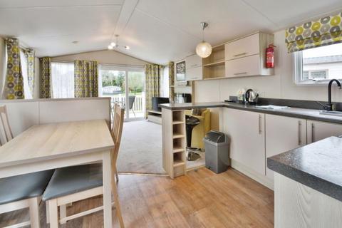 3 bedroom park home for sale, Kingfisher Lake, Cotswold Hoburne, Cotswold Lakes