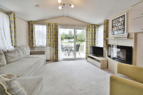 3 bedroom park home for sale, Kingfisher Lake, Cotswold Hoburne, Cotswold Lakes