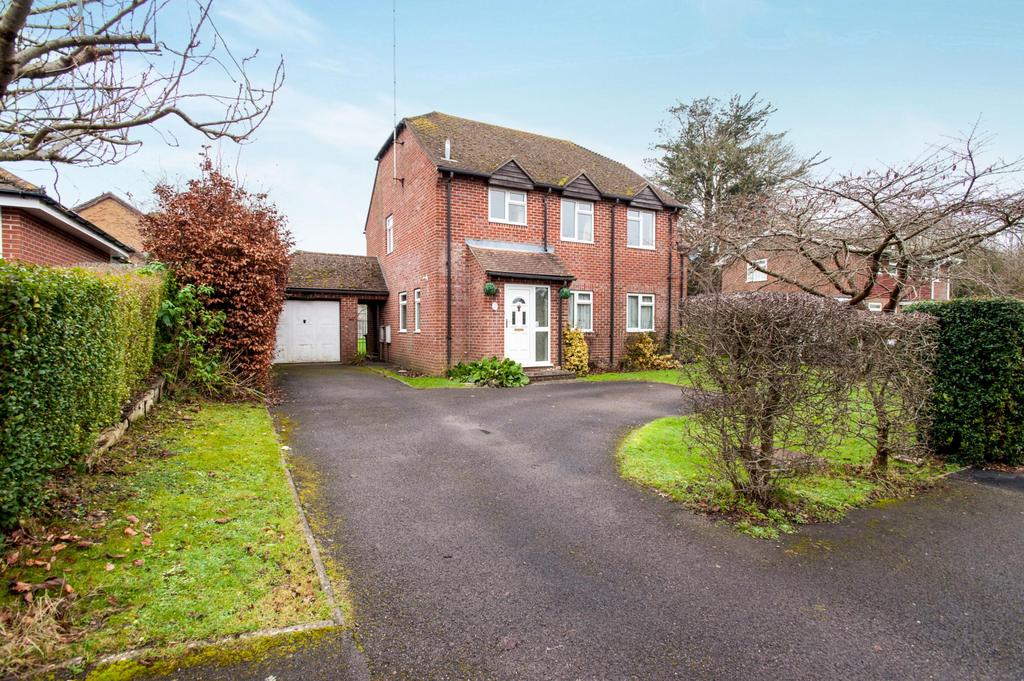 Glen Dale, Rowlands Castle 4 bed detached house to rent £2,000 pcm (£