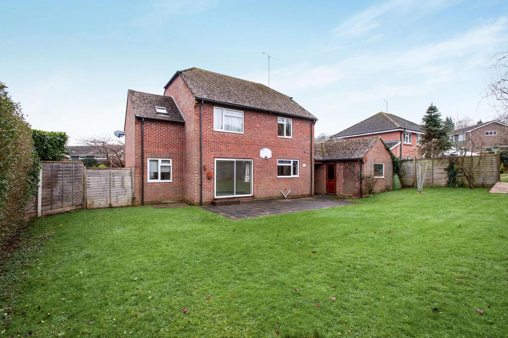 Glen Dale, Rowlands Castle 4 bed detached house to rent £2,000 pcm (£