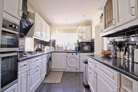 5 bedroom detached house for sale, Holt Farm Way, Rochford